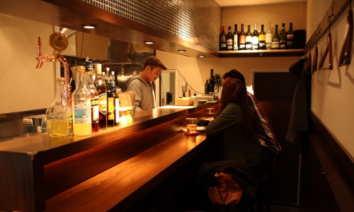 カウンター9席の小さなバルです|魚河岸バル 築地TAMATOMI
